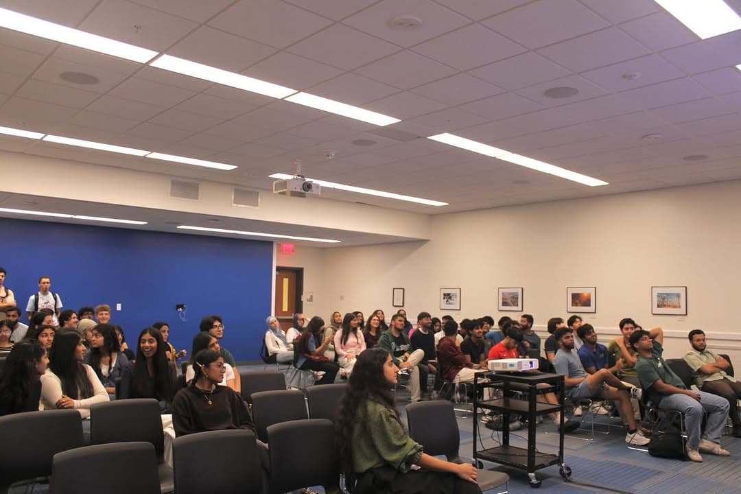 A full room of members at the first GBM of the semester